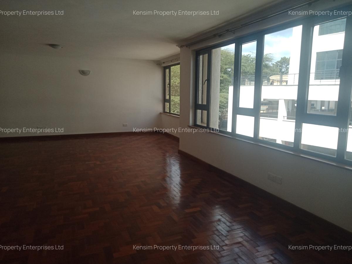 3 Bed Apartment with En Suite in Riverside - 4