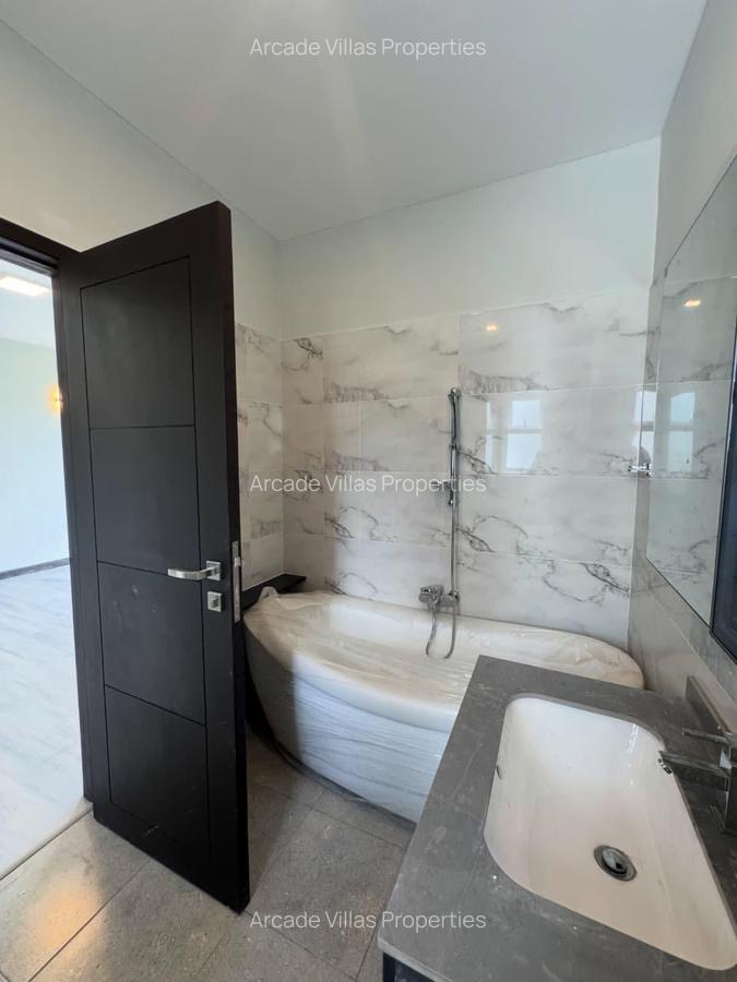 3 Bed Apartment with En Suite in Riverside - 10