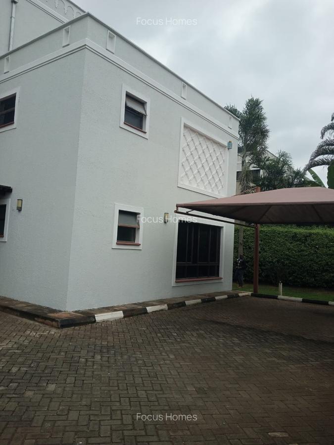 4 Bed Townhouse with En Suite in Lavington - 20