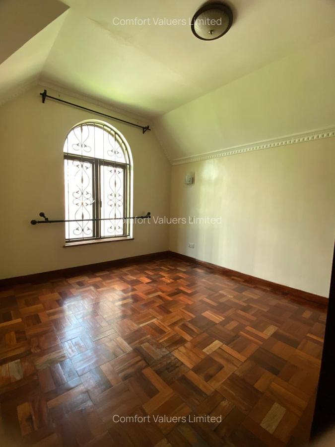 6 Bed Townhouse with En Suite at Near State House Road - 8