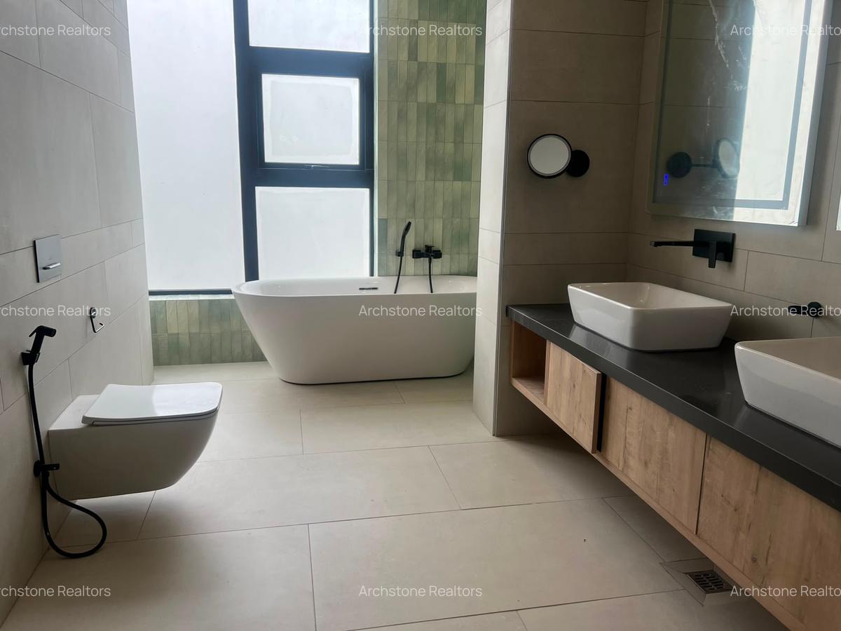 5 Bed Townhouse with En Suite in Brookside - 7
