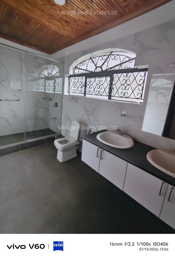 6 Bed House with En Suite in Nyari - 9