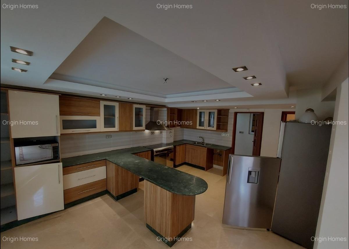 4 Bed Townhouse with En Suite at Lavington - 5