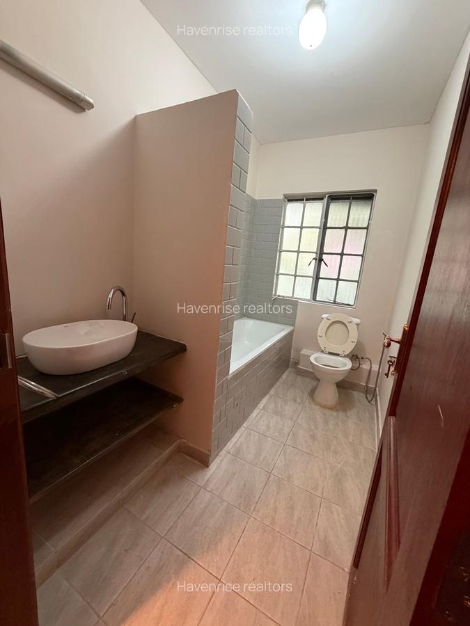 5 Bed Villa at Rosslyn - 15