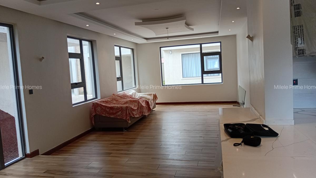 6 Bed Villa with En Suite at Lavington - 6