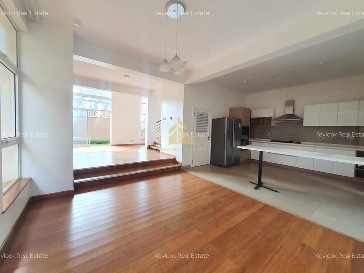 4 Bed Townhouse with En Suite at Lavington - 9