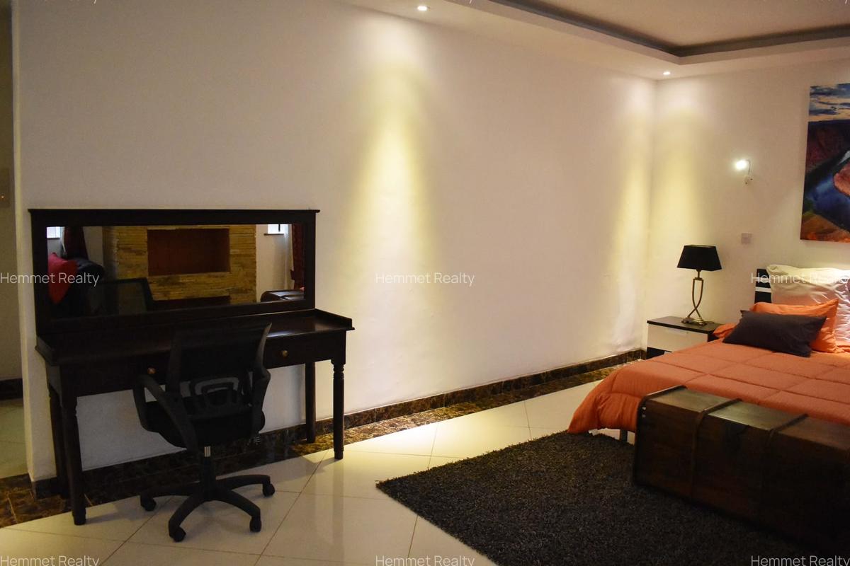 4 Bed Townhouse with En Suite in Kitisuru - 13