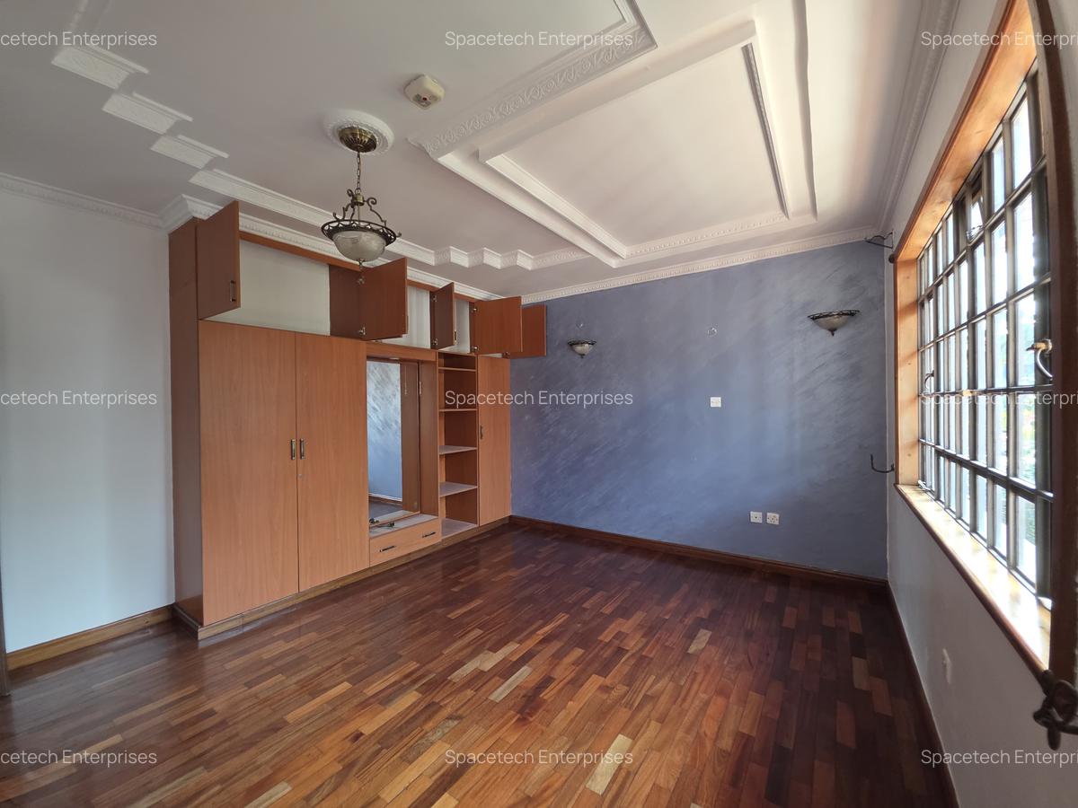 4 Bed House with En Suite in Runda - 10
