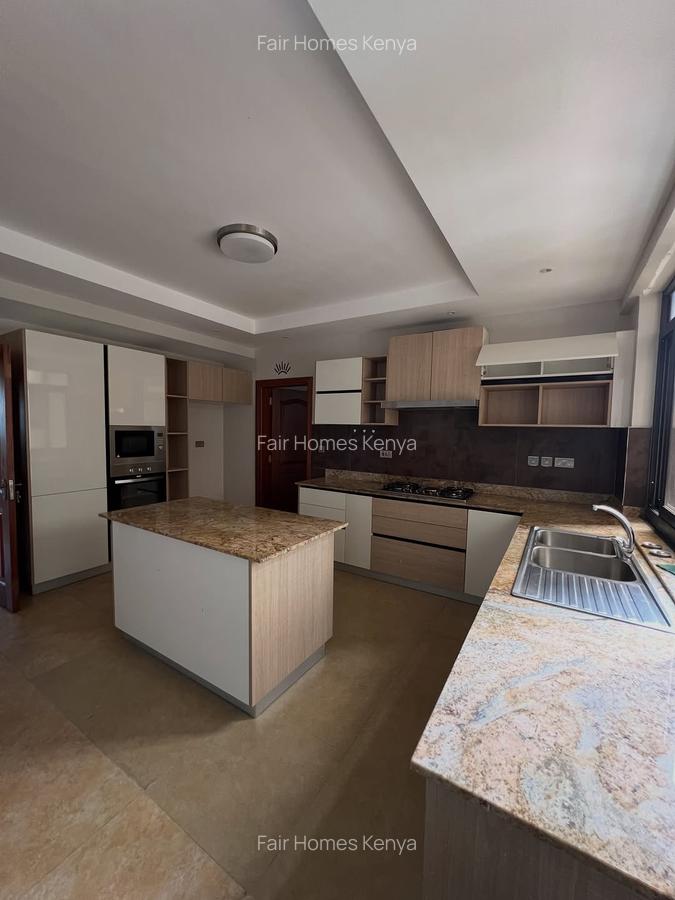 4 Bed Apartment with En Suite at Riverside Drive - 5