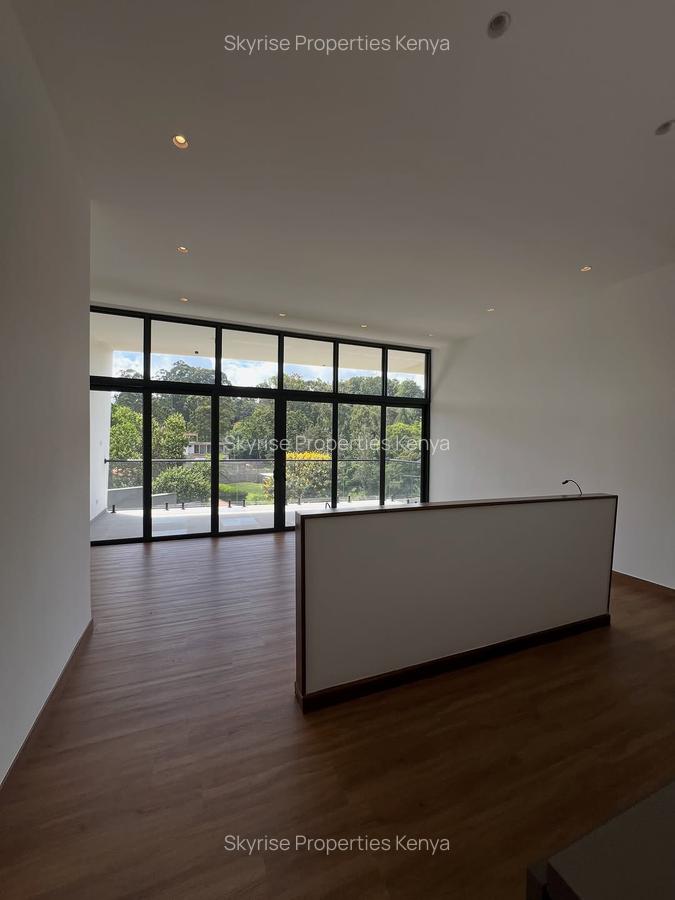 5 Bed Villa with En Suite in Nyari - 6