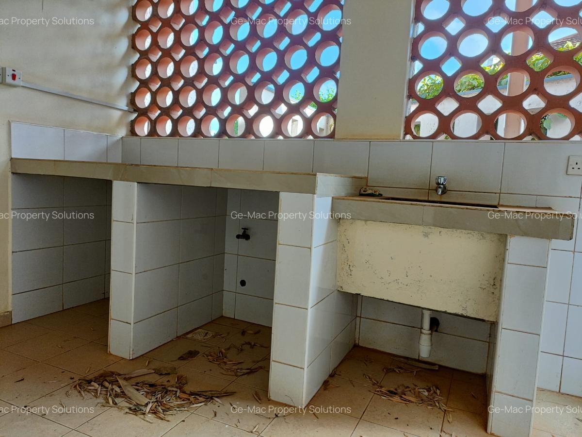 4 Bed House with En Suite in Kiambu Road - 9
