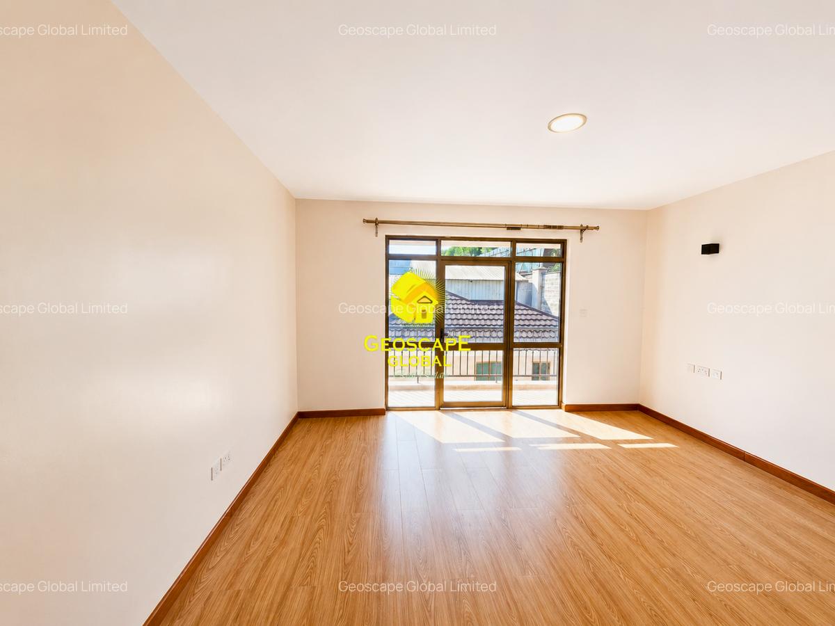 5 Bed House with En Suite in Nyari - 3