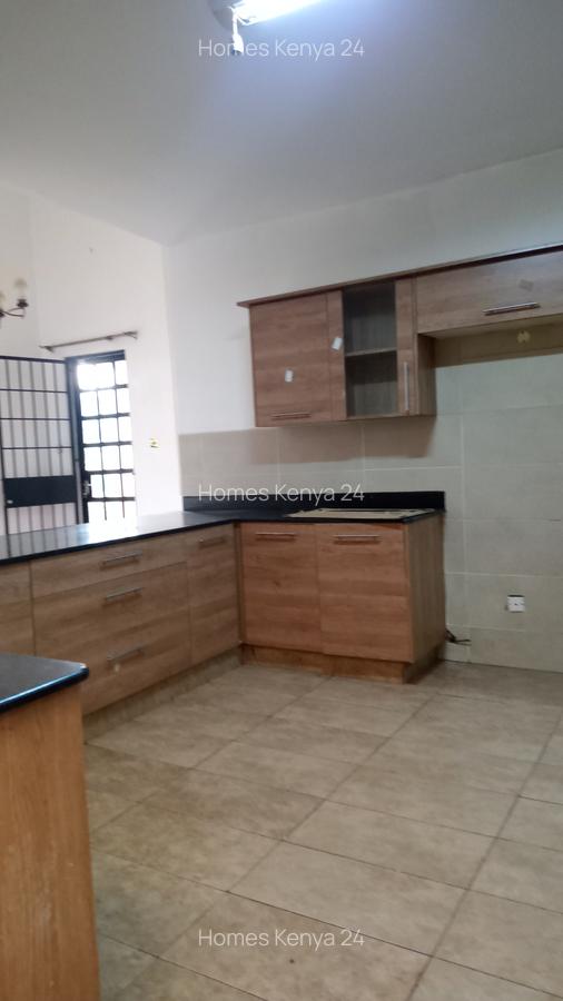 4 Bed Townhouse in Redhill - 9