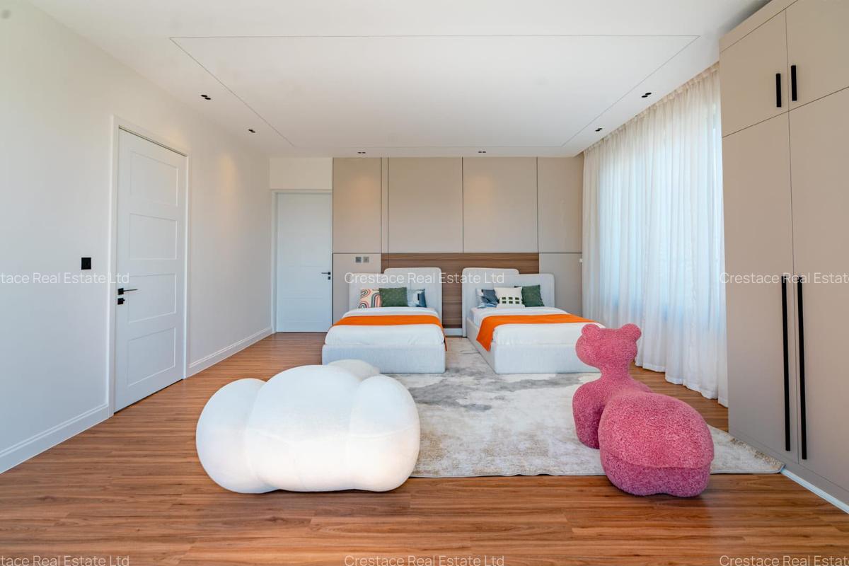 5 Bed Villa with En Suite in Runda - 16