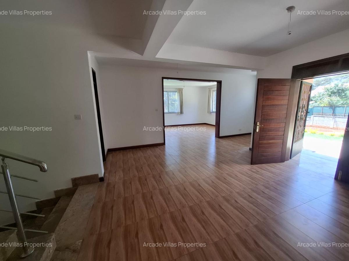 5 Bed House with En Suite in Lavington - 5