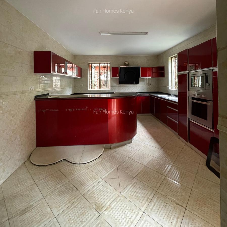 5 Bed Townhouse with En Suite at Othaya Road - 10