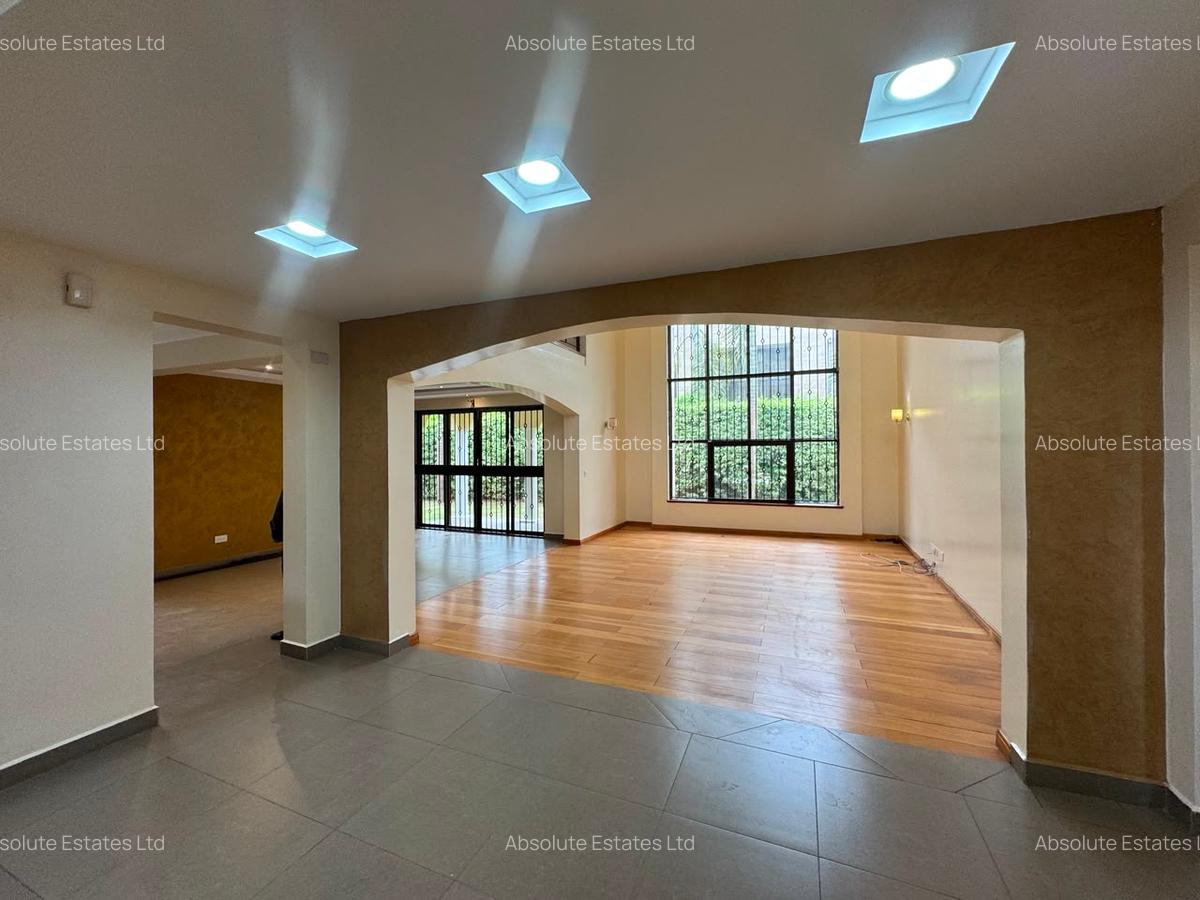5 Bed Townhouse with Garden in Lavington - 4