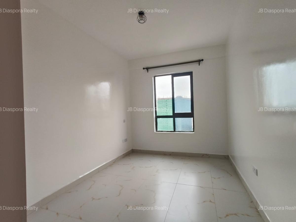 4 Bed Apartment with Swimming Pool at City Park - 10
