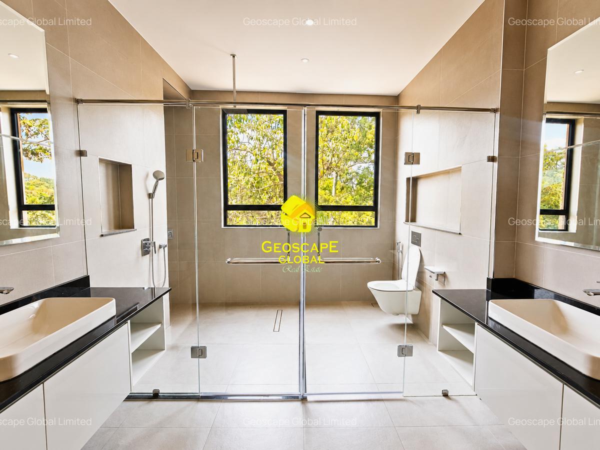 5 Bed Villa with En Suite in Spring Valley - 2