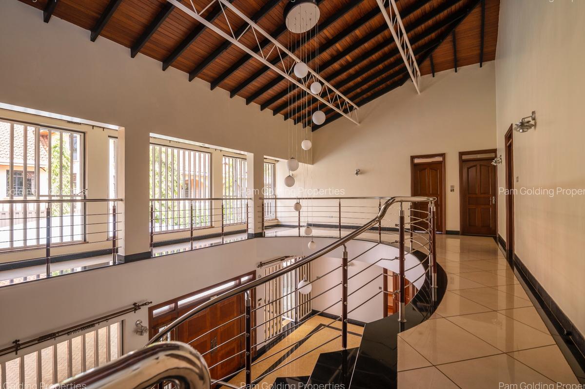 5 Bed House with En Suite in Runda - 8