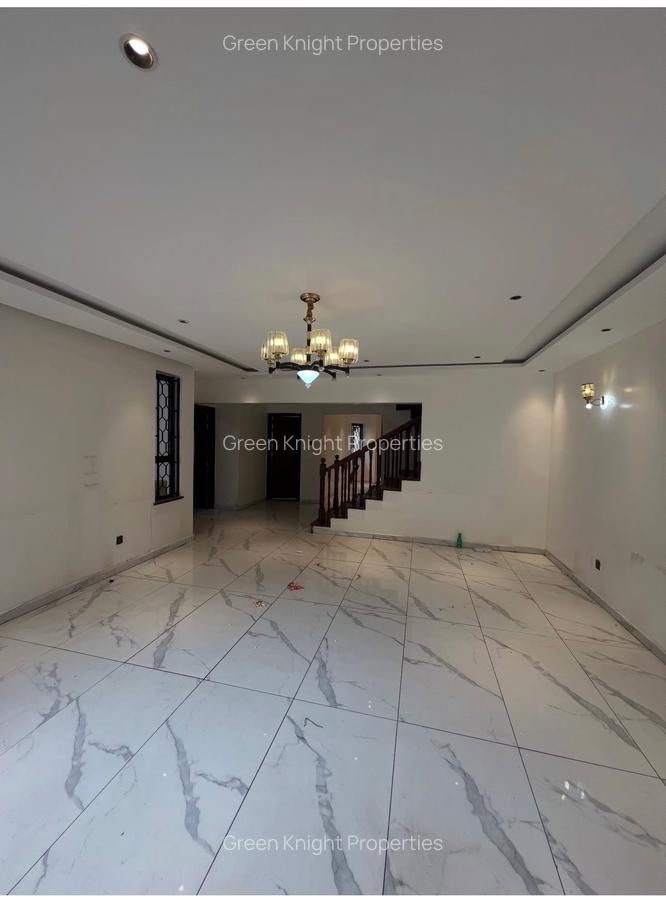 5 Bed Townhouse with En Suite in Lavington - 2