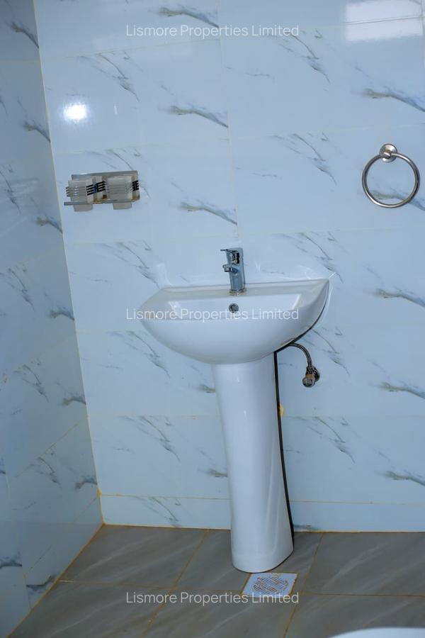 4 Bed House with En Suite in Kenyatta Road - 10