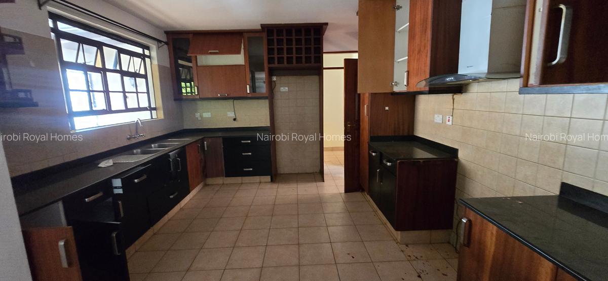 4 Bed Townhouse with En Suite at Off James Gichuru - 17