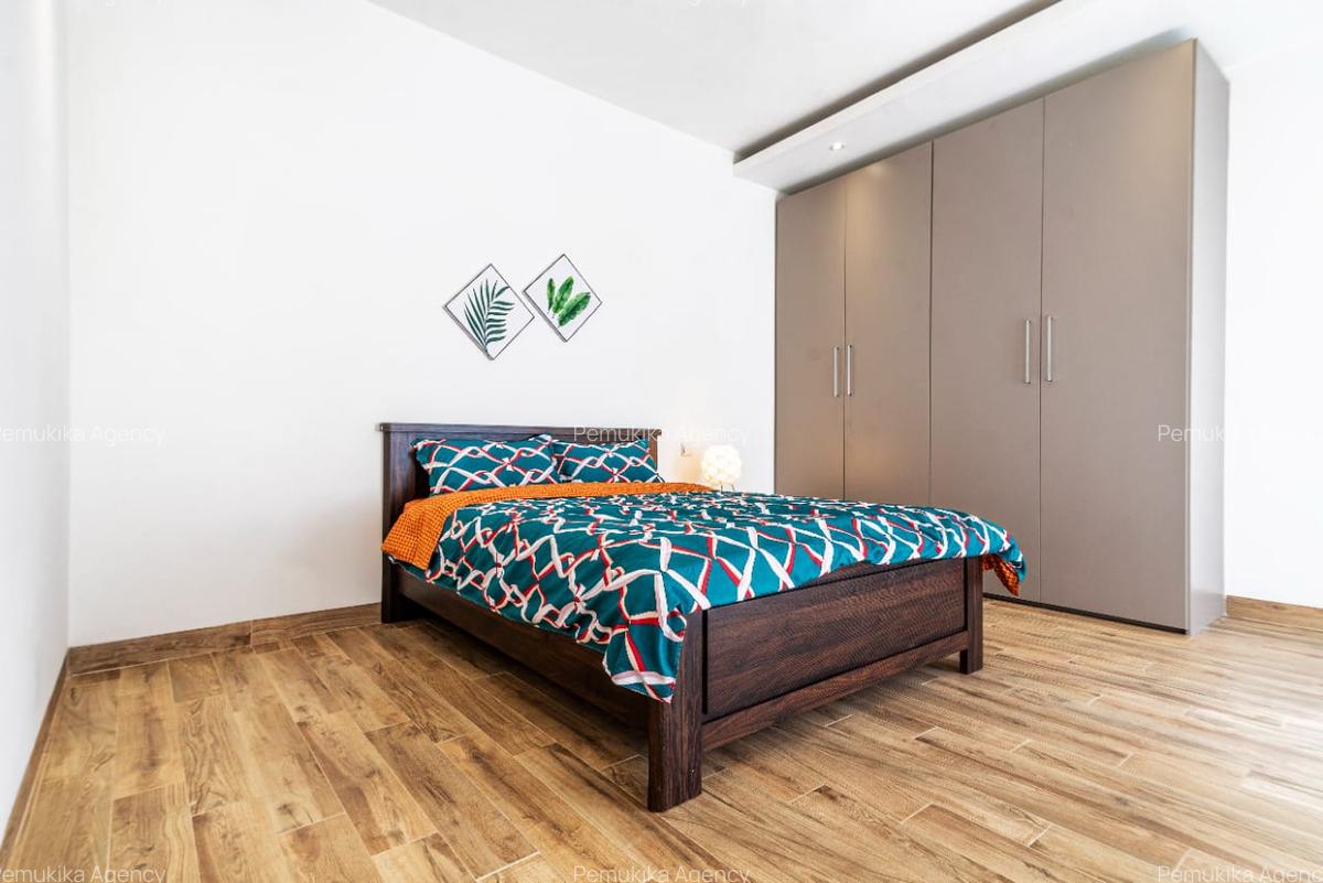 3 Bed Apartment with En Suite in Riverside - 10