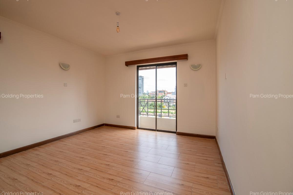 3 Bed Apartment with En Suite at Westlands Avenue - 13