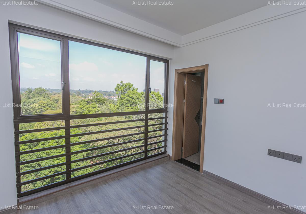 3 Bed Apartment with Swimming Pool at Riverside Drive - 17
