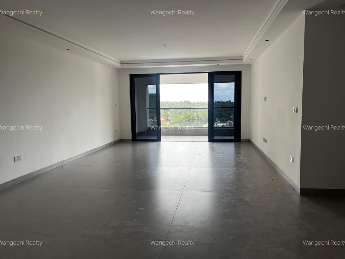 4 Bed Apartment with En Suite at Riverside Drive - 10