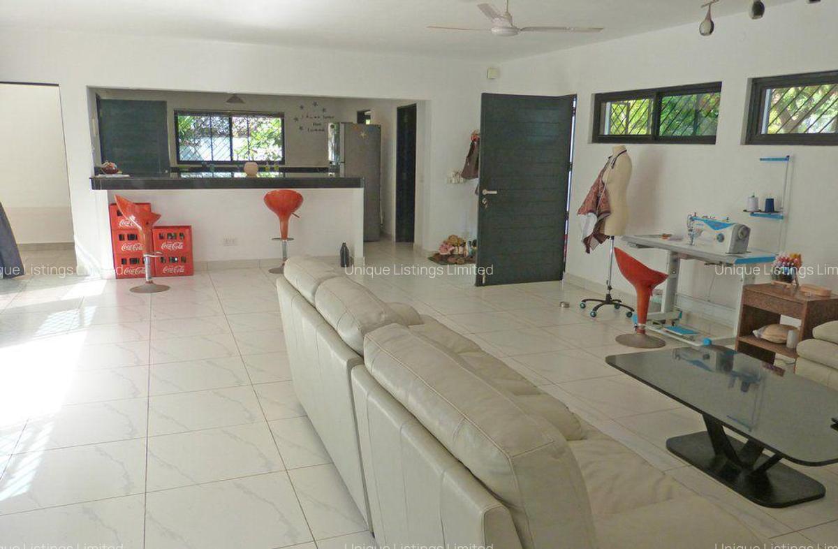 4 Bed House with En Suite in Watamu - 6