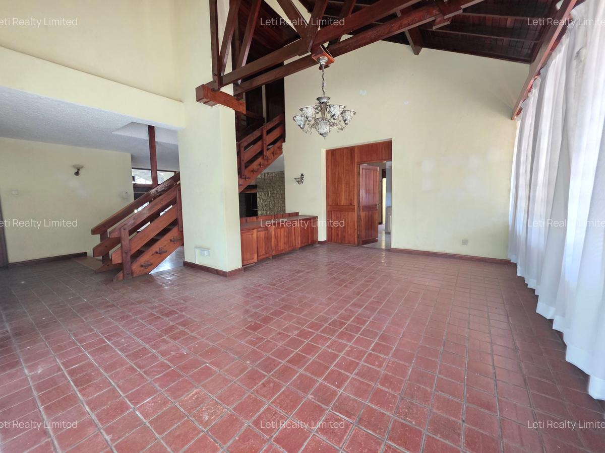 4 Bed House with En Suite in Lavington - 12
