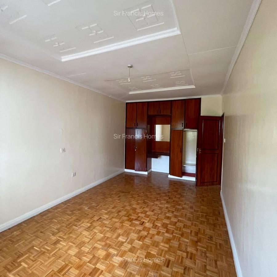 4 Bed House with En Suite in Lavington - 8
