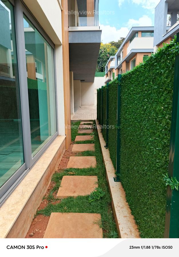 5 Bed Townhouse with En Suite at Lavington - 8