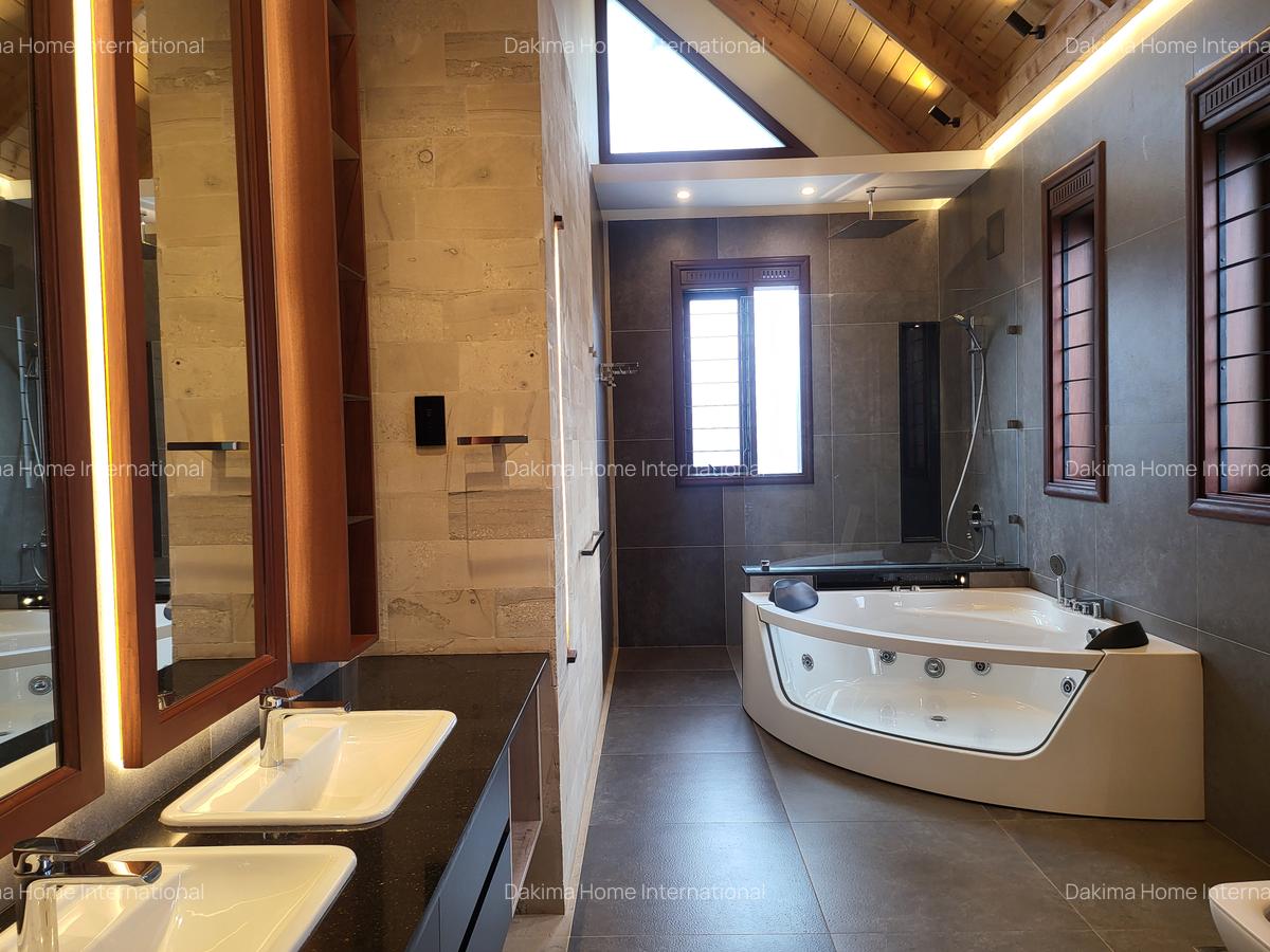 4 Bed House with En Suite in Runda - 17
