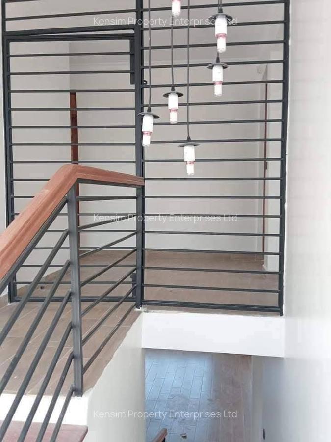 4 Bed Townhouse with En Suite in Ridgeways - 8