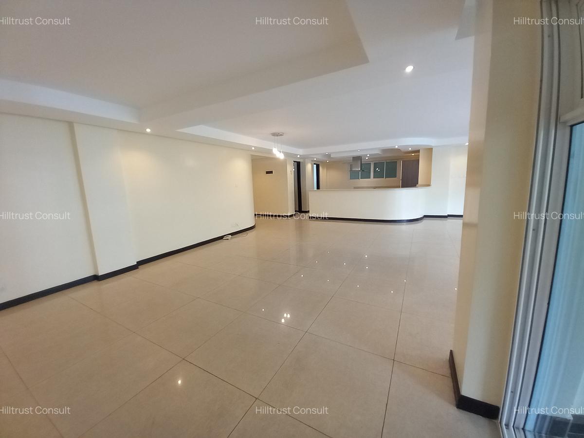 Serviced 3 Bed Apartment with En Suite in Riverside - 10