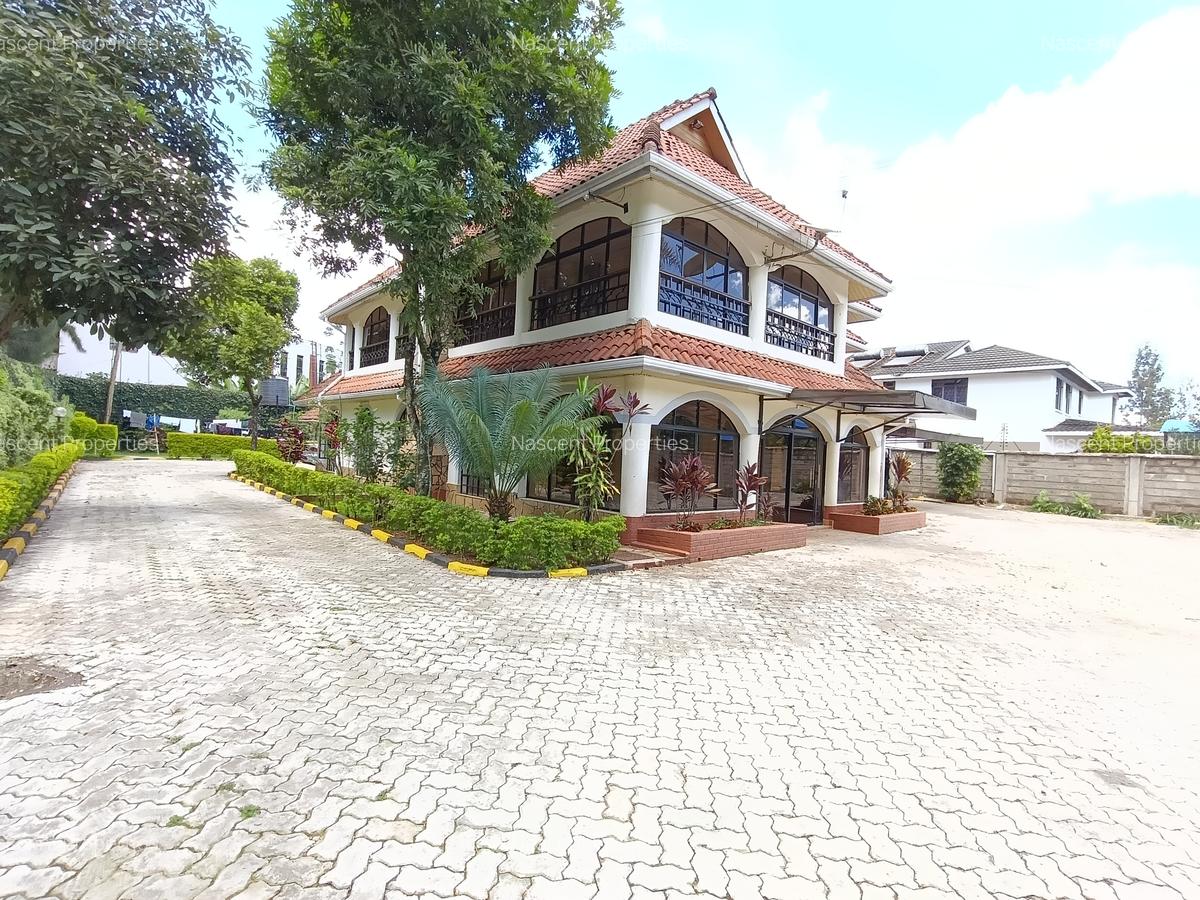 4 Bed House with En Suite in Ridgeways - 1