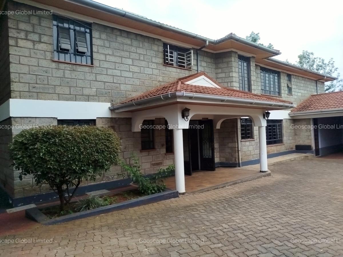 5 Bed House with En Suite in Runda - 14