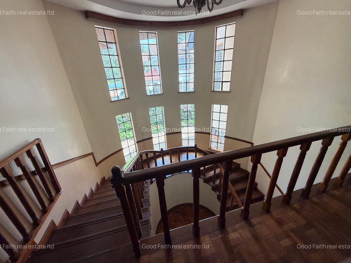5 Bed House with En Suite in Runda - 13