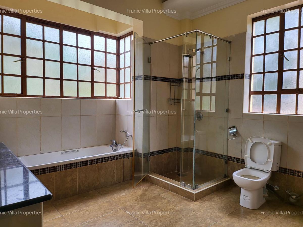 5 Bed Villa with En Suite at Lonetree - 10