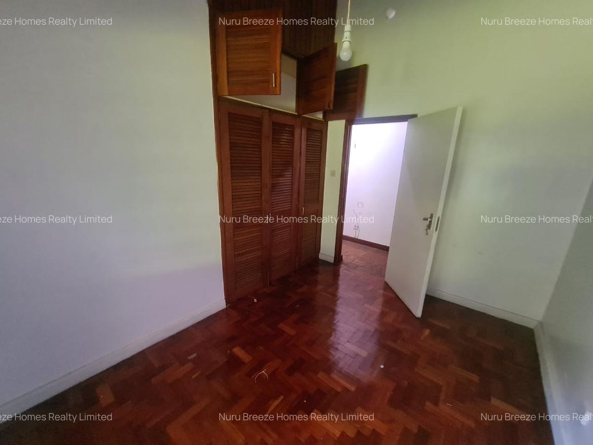 4 Bed House with En Suite in Lake View - 5