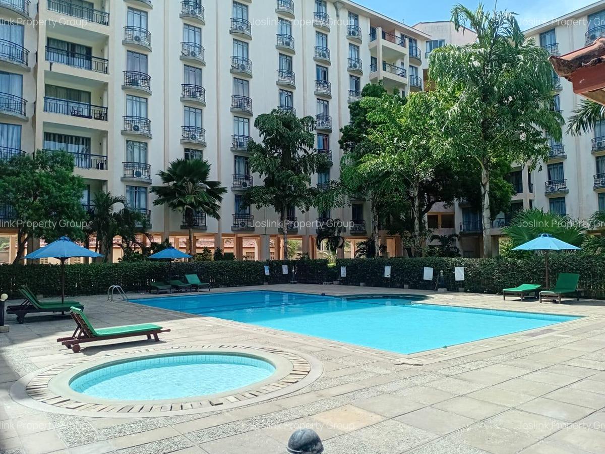 Serviced 2 Bed Apartment with En Suite at Greenwood Drive - 14