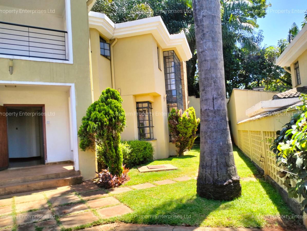 5 Bed Townhouse with En Suite in Lavington - 1