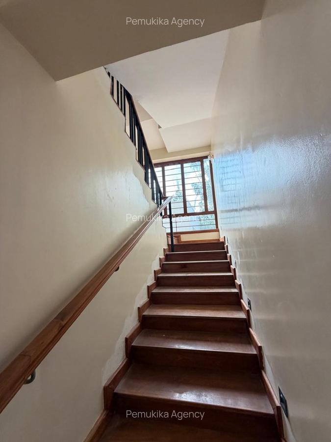 4 Bed House with Swimming Pool at B - 16