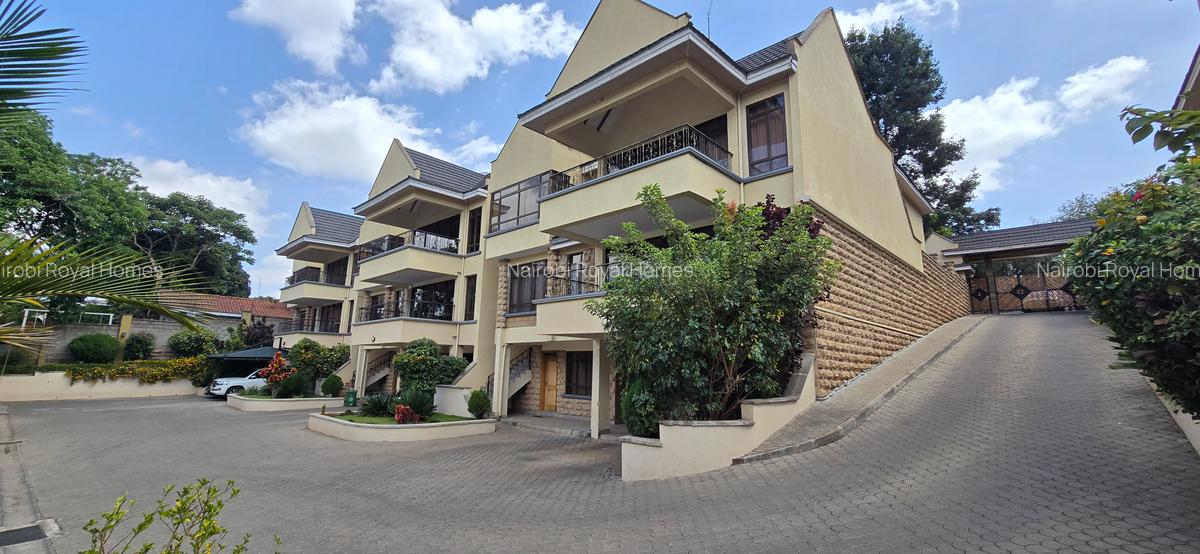 5 Bed Townhouse with En Suite at Lavington Road - 4