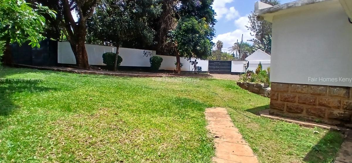 3 Bed House with En Suite at Lavington Green - 4