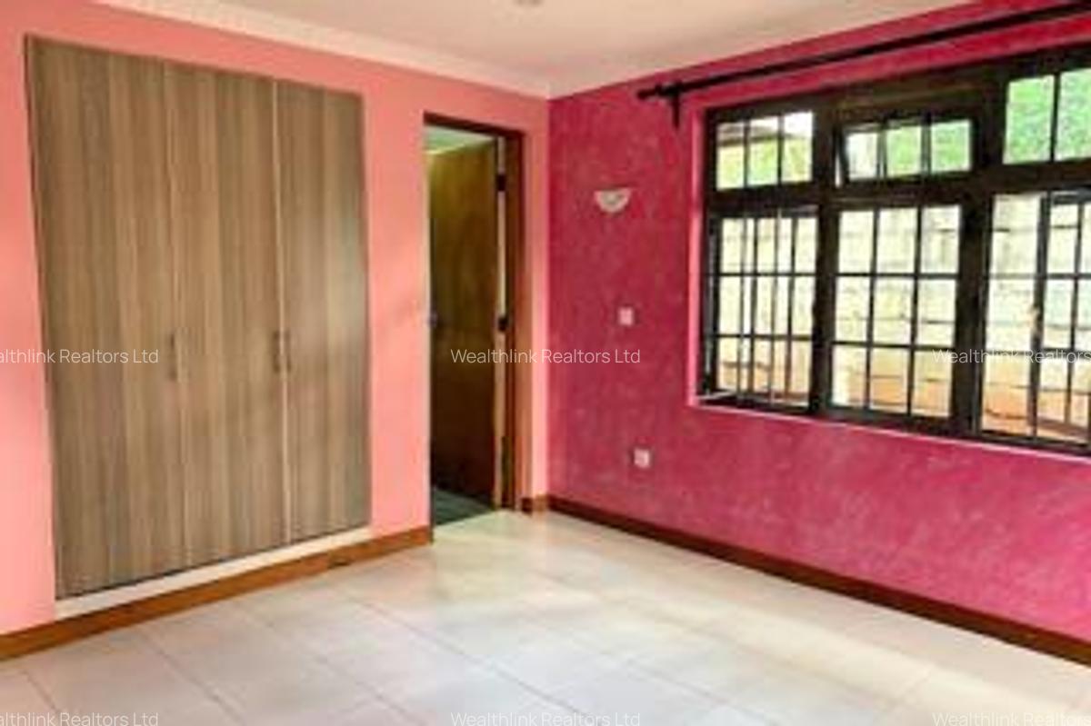 3 Bed House with En Suite at Nyari - 9
