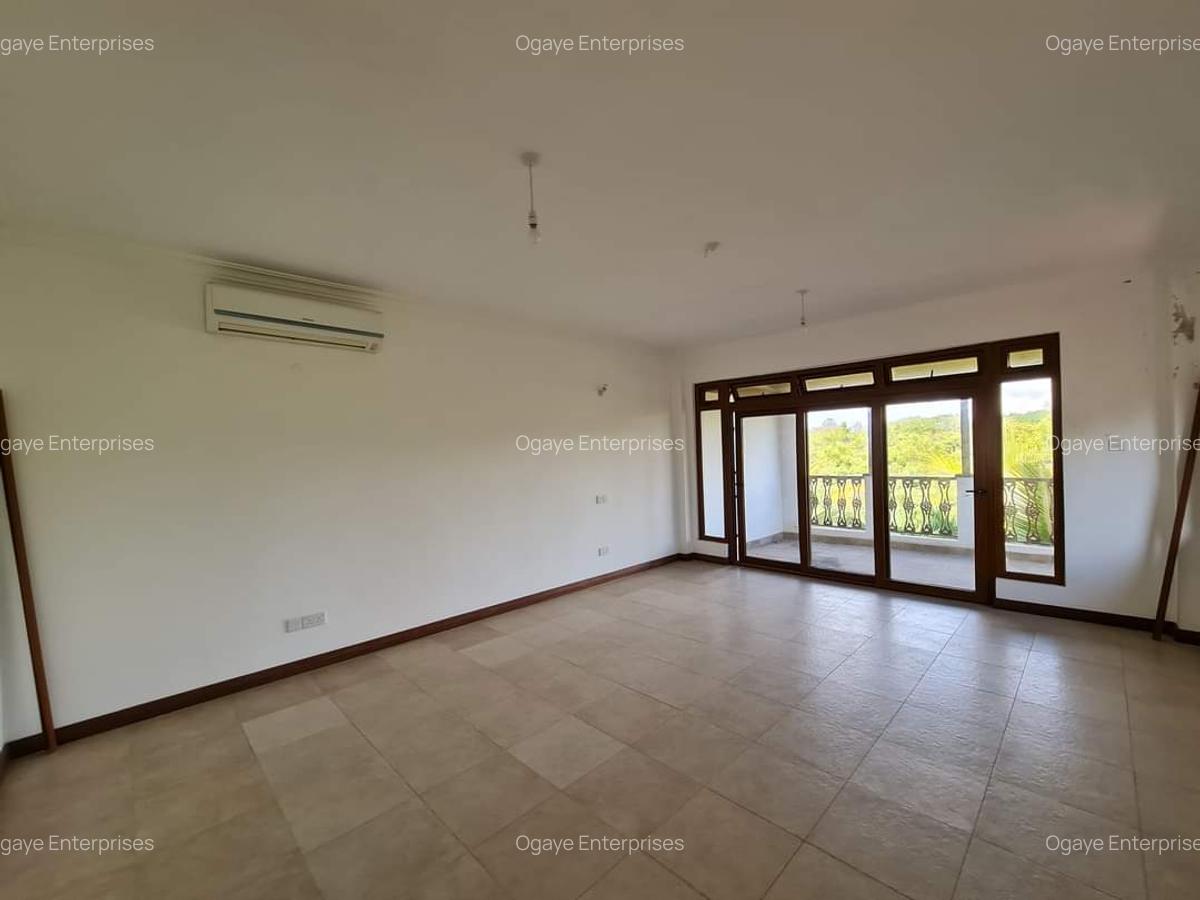 4 Bed Townhouse with En Suite at Mt Kenya Road - 13